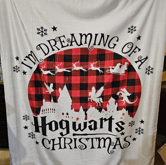Hogwarts Christmas blanket! Super soft! - Picture 2 of 2